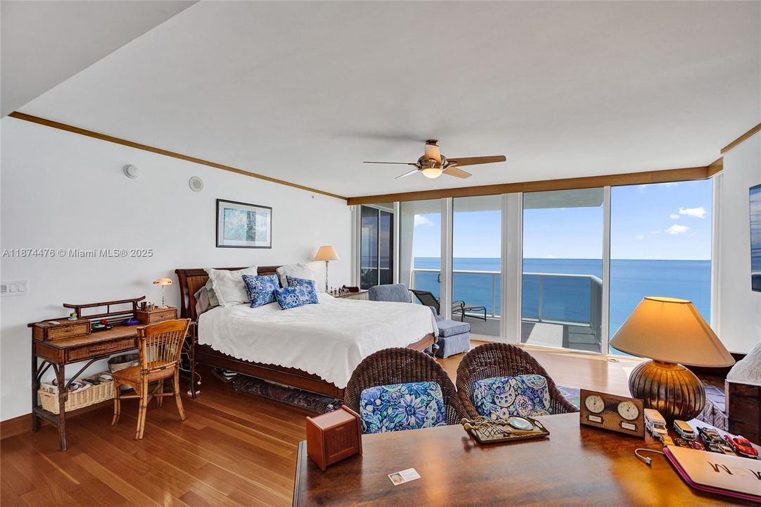 合同活跃: $2,370,000 (3 贝兹, 3 浴室, 2665 平方英尺)