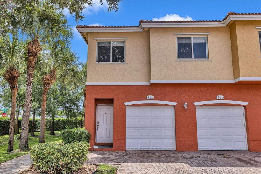 For Sale: $330,000 (2 beds, 2 baths, 1103 Square Feet)