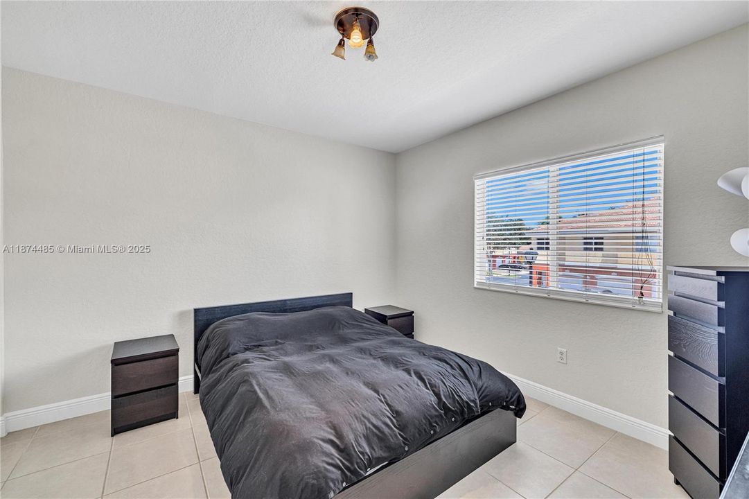 For Sale: $330,000 (2 beds, 2 baths, 1103 Square Feet)