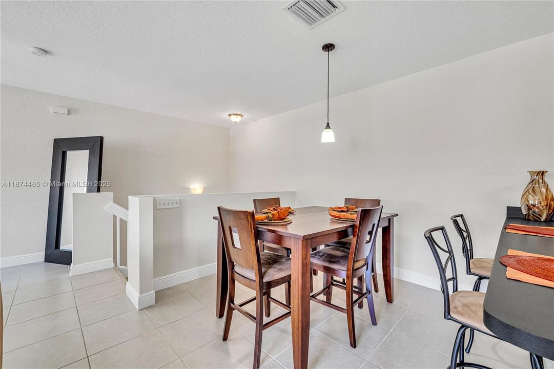 For Sale: $330,000 (2 beds, 2 baths, 1103 Square Feet)
