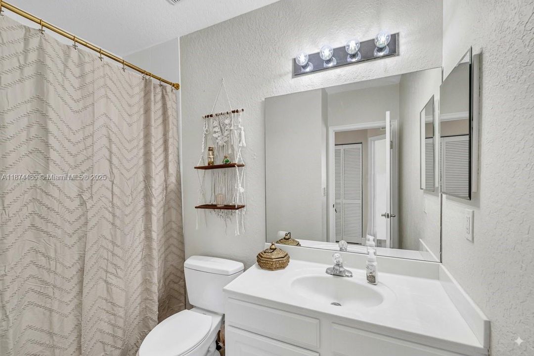 For Sale: $330,000 (2 beds, 2 baths, 1103 Square Feet)