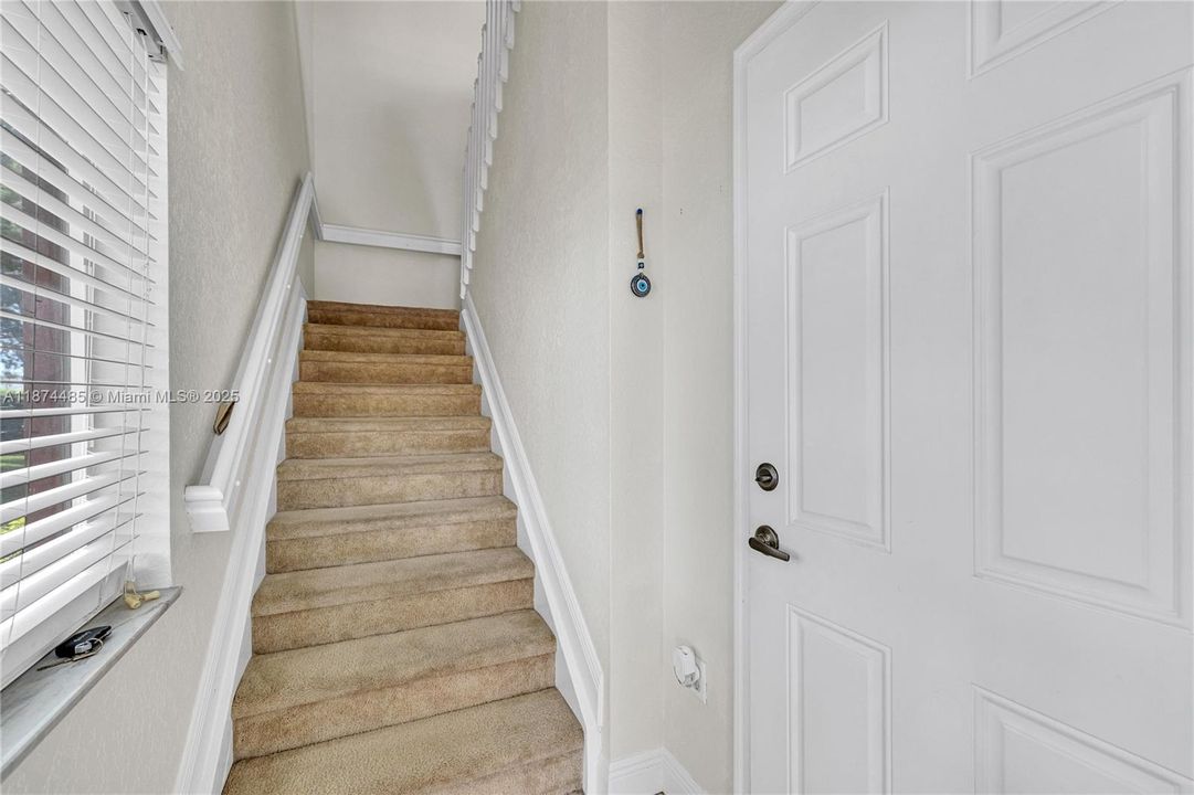 For Sale: $330,000 (2 beds, 2 baths, 1103 Square Feet)