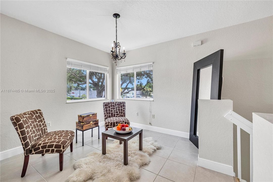 For Sale: $330,000 (2 beds, 2 baths, 1103 Square Feet)