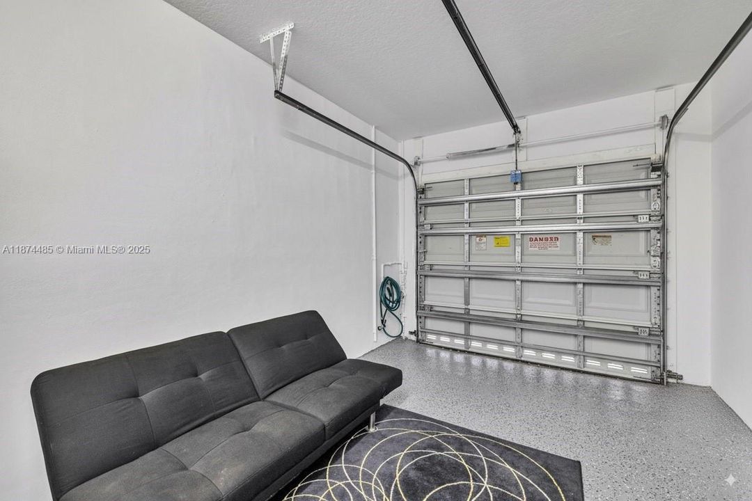 For Sale: $330,000 (2 beds, 2 baths, 1103 Square Feet)