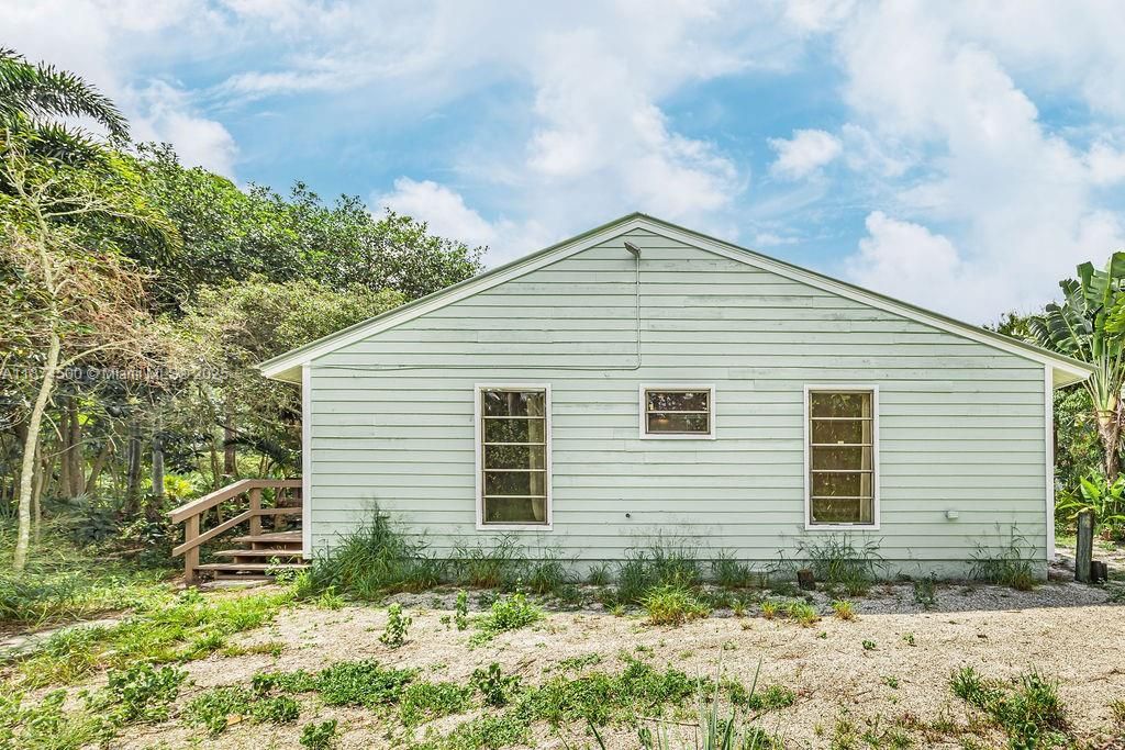 Active With Contract: $525,000 (3 beds, 2 baths, 1805 Square Feet)