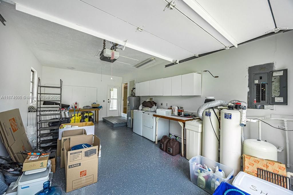 Active With Contract: $525,000 (3 beds, 2 baths, 1805 Square Feet)