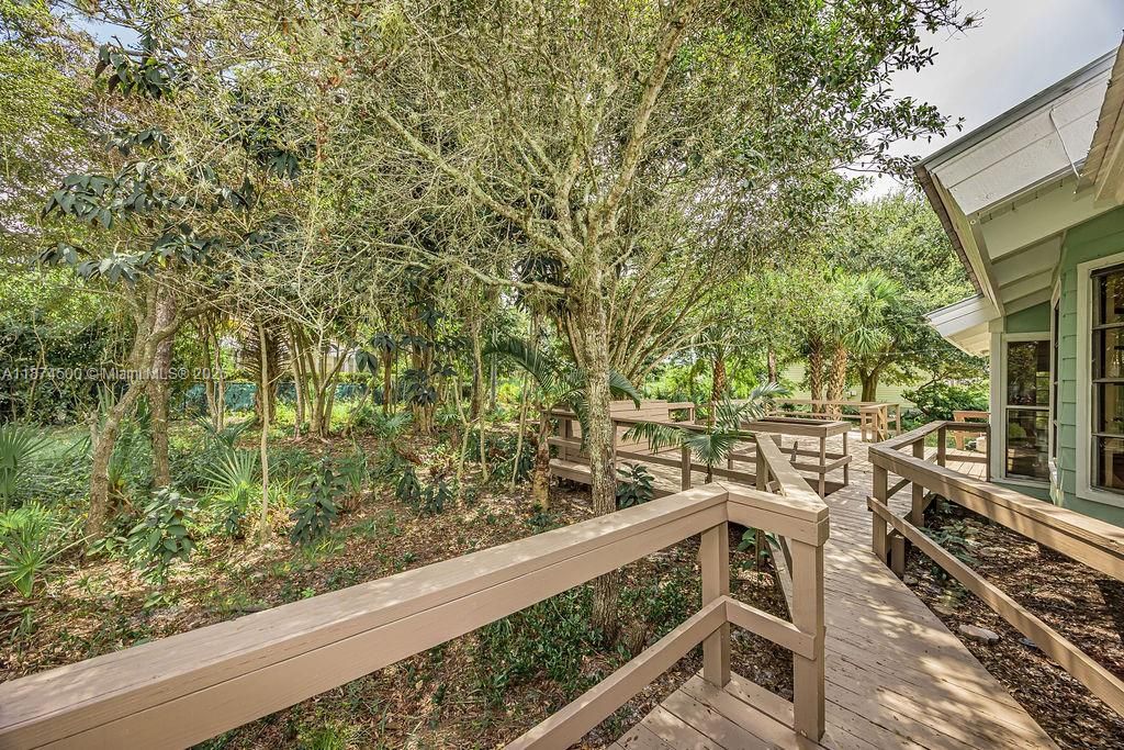 Active With Contract: $525,000 (3 beds, 2 baths, 1805 Square Feet)