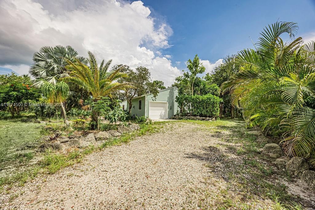 Active With Contract: $525,000 (3 beds, 2 baths, 1805 Square Feet)