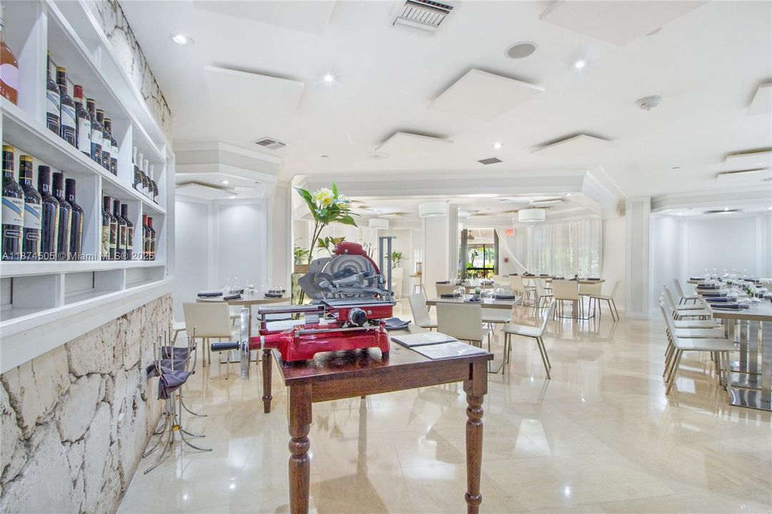 Active With Contract: $6,200 (2 beds, 2 baths, 1409 Square Feet)