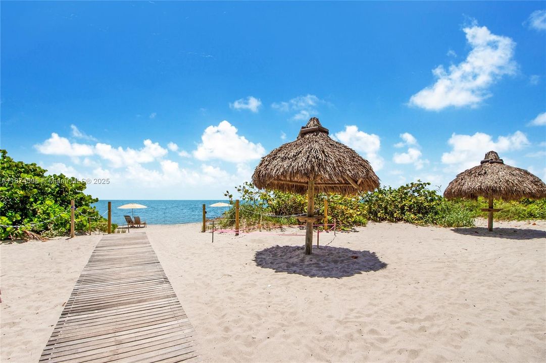 Active With Contract: $6,200 (2 beds, 2 baths, 1409 Square Feet)