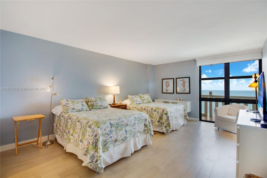 Active With Contract: $6,200 (2 beds, 2 baths, 1409 Square Feet)