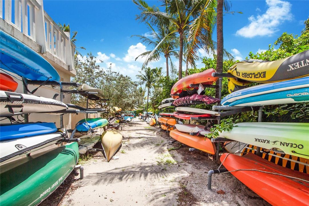 Active With Contract: $6,200 (2 beds, 2 baths, 1409 Square Feet)