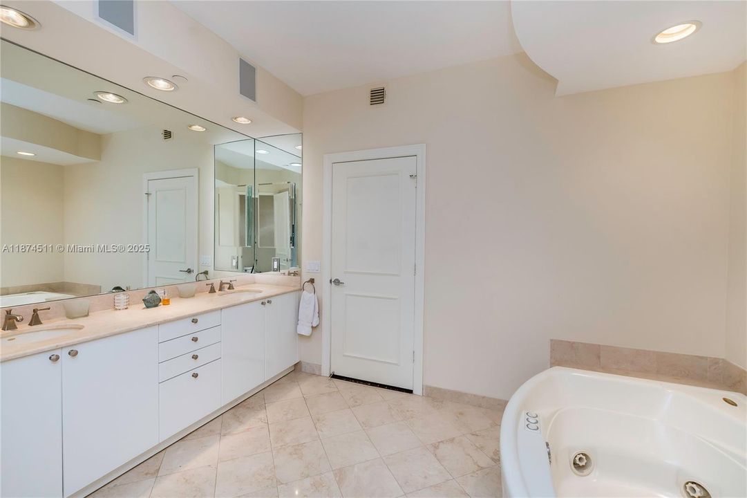 Active With Contract: $3,100,000 (3 beds, 4 baths, 2500 Square Feet)