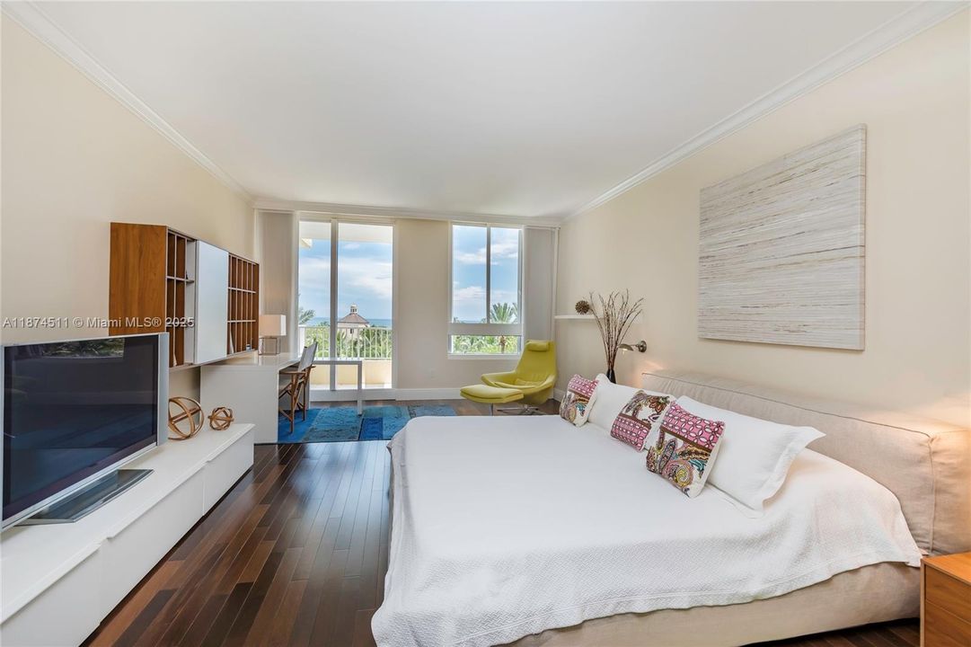 Active With Contract: $3,100,000 (3 beds, 4 baths, 2500 Square Feet)