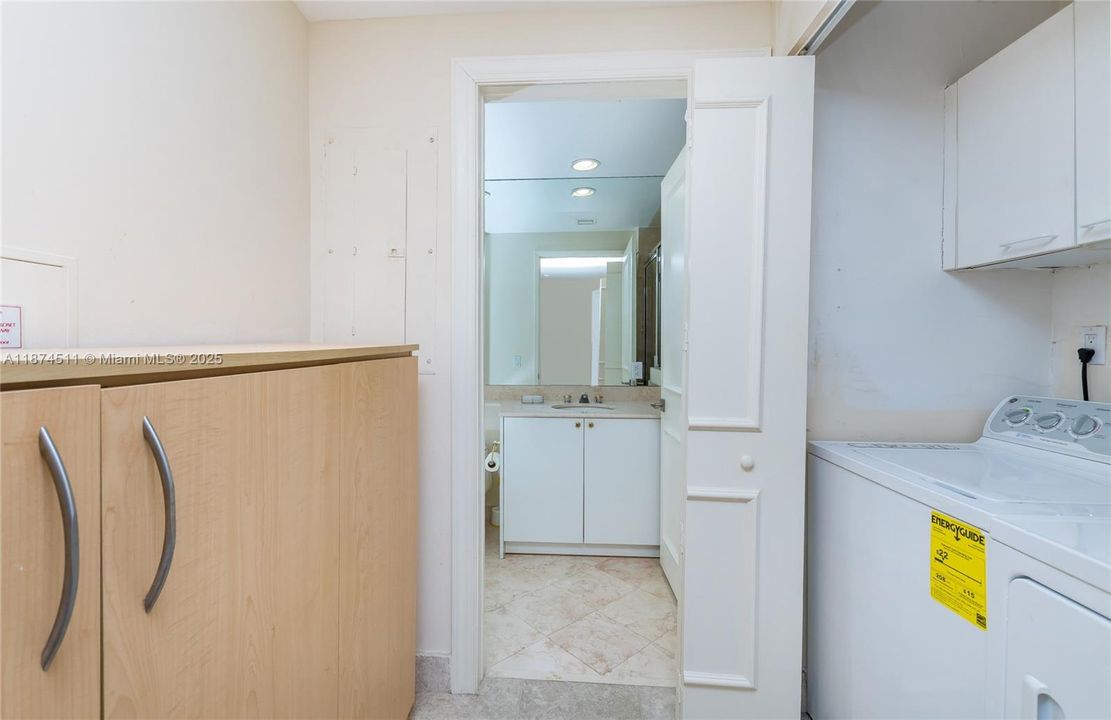 Active With Contract: $3,100,000 (3 beds, 4 baths, 2500 Square Feet)