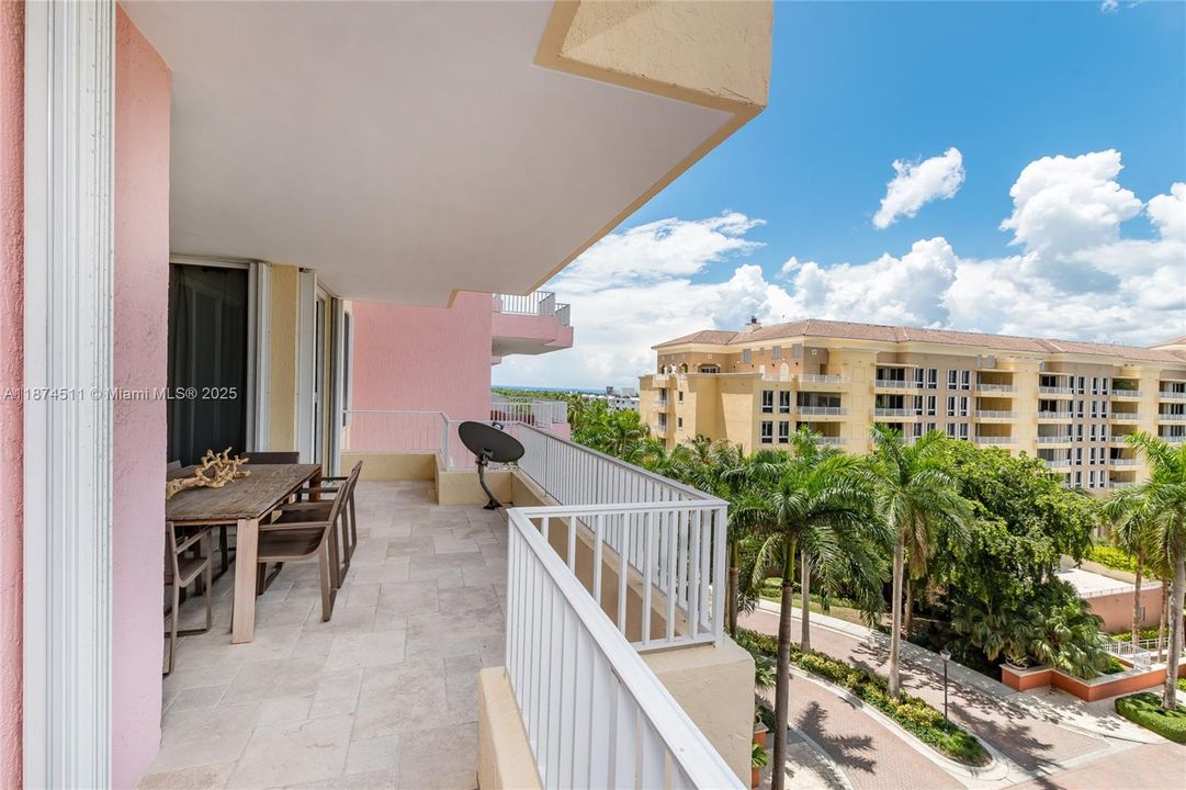 Active With Contract: $3,100,000 (3 beds, 4 baths, 2500 Square Feet)