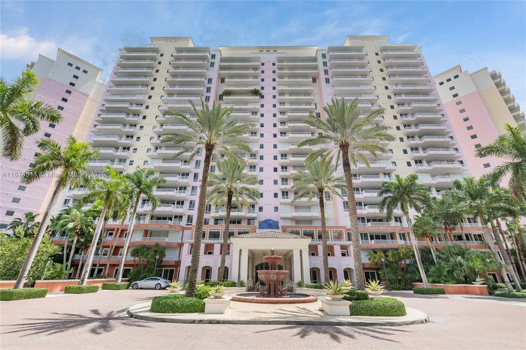 Active With Contract: $3,100,000 (3 beds, 4 baths, 2500 Square Feet)