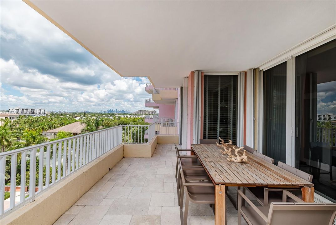 Active With Contract: $3,100,000 (3 beds, 4 baths, 2500 Square Feet)