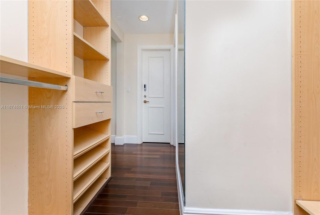 Active With Contract: $3,100,000 (3 beds, 4 baths, 2500 Square Feet)