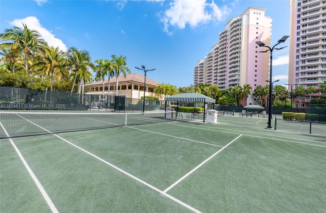 Active With Contract: $3,100,000 (3 beds, 4 baths, 2500 Square Feet)