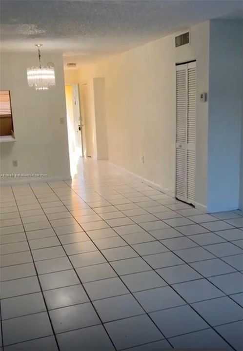 Activo con contrato: $280,000 (3 camas, 2 baños, 1327 Pies cuadrados)