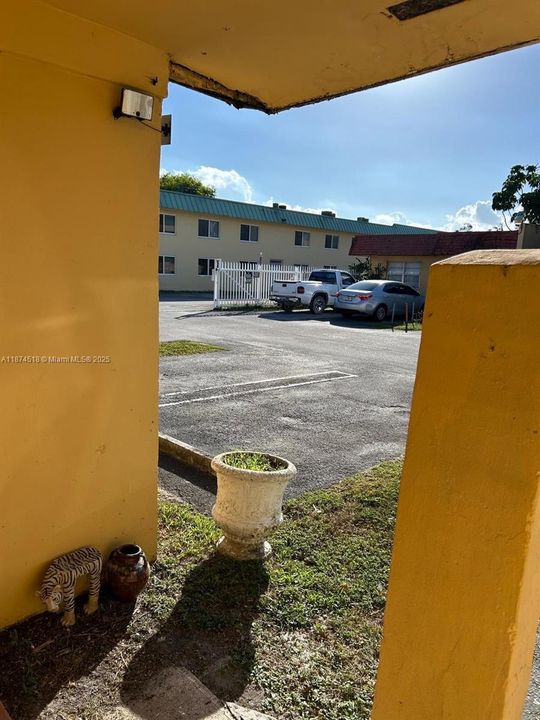 Activo con contrato: $280,000 (3 camas, 2 baños, 1327 Pies cuadrados)