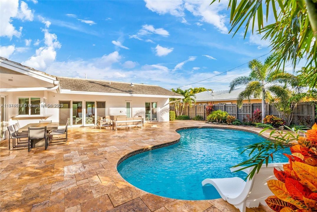 Activo con contrato: $1,174,900 (4 camas, 3 baños, 1565 Pies cuadrados)