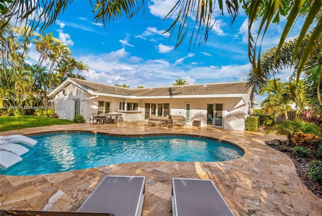 Activo con contrato: $1,174,900 (4 camas, 3 baños, 1565 Pies cuadrados)