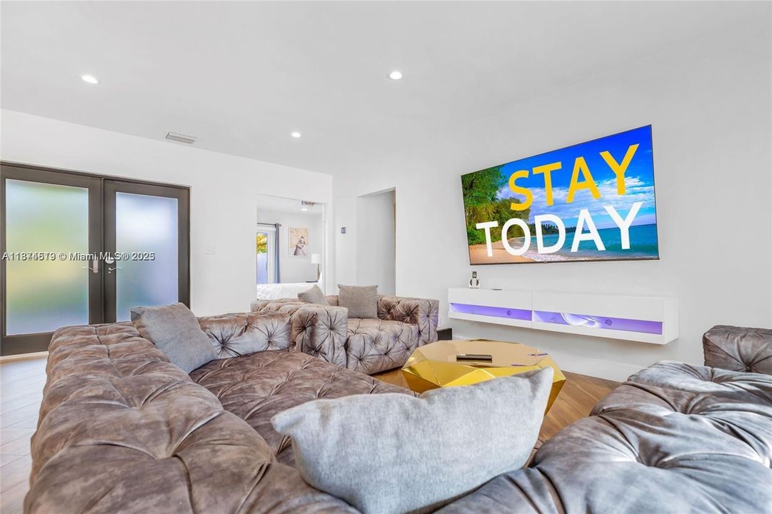 Activo con contrato: $1,174,900 (4 camas, 3 baños, 1565 Pies cuadrados)