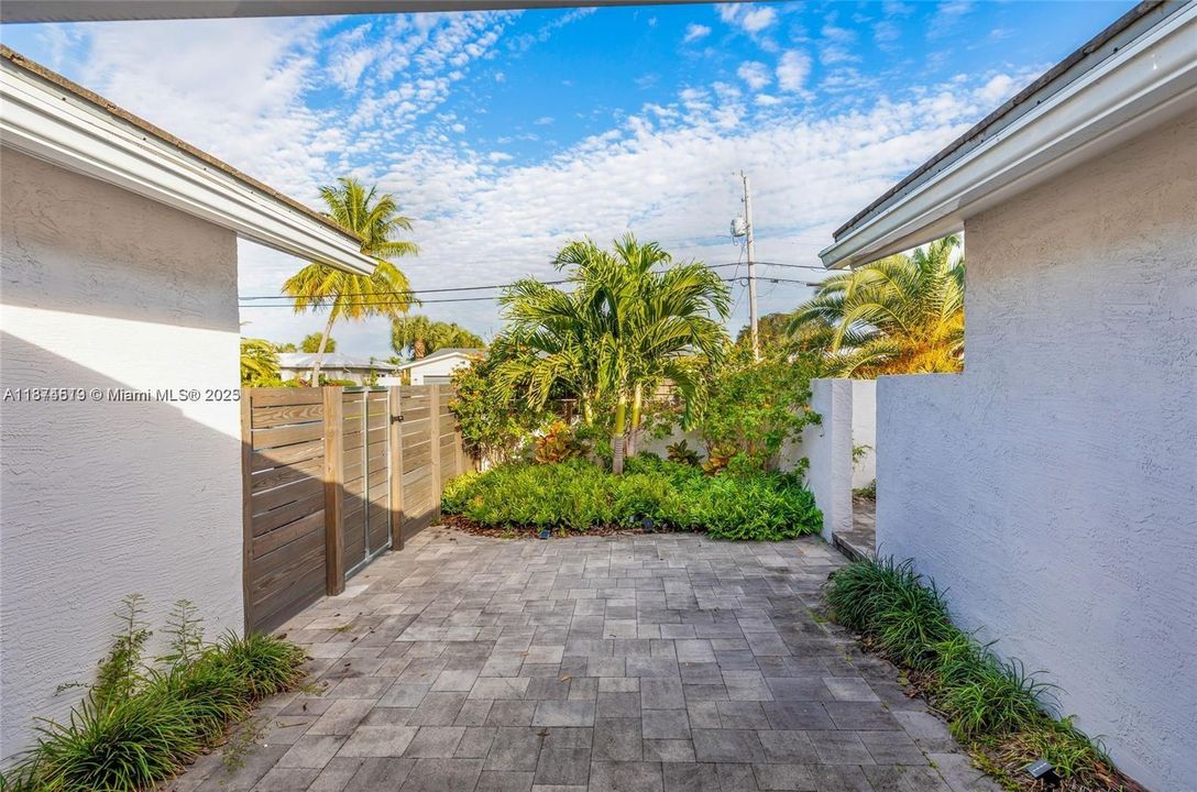 Activo con contrato: $1,174,900 (4 camas, 3 baños, 1565 Pies cuadrados)