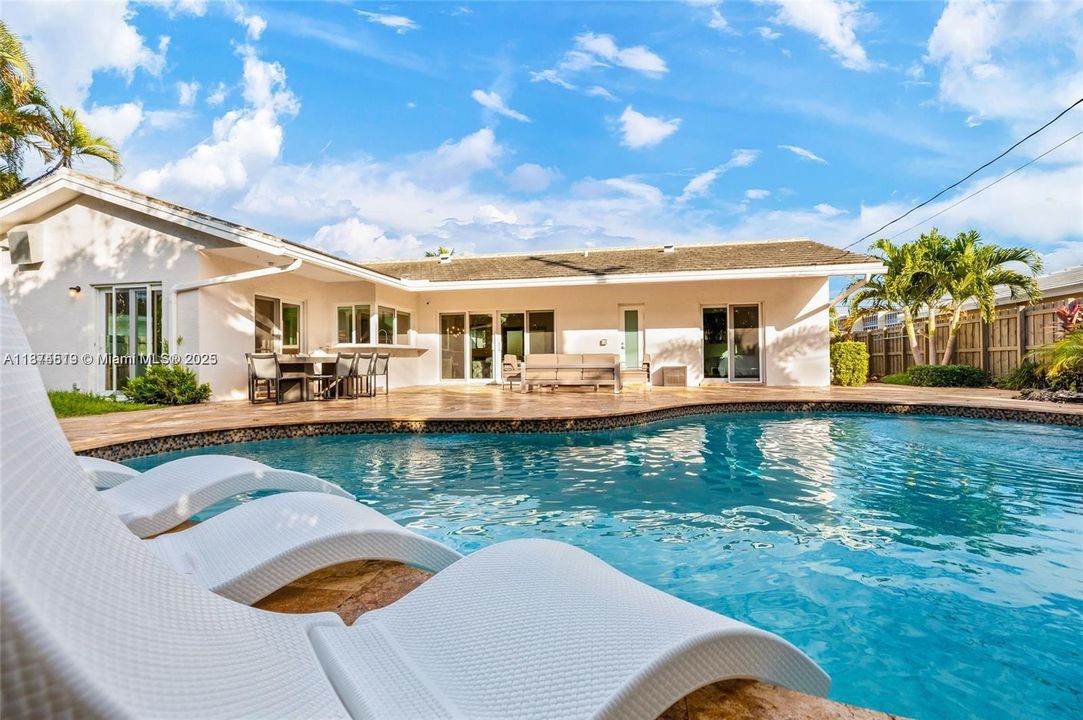 Activo con contrato: $1,174,900 (4 camas, 3 baños, 1565 Pies cuadrados)