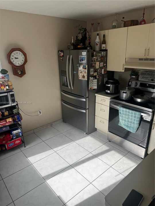 合同活跃: $539,900 (2 贝兹, 2 浴室, 1044 平方英尺)