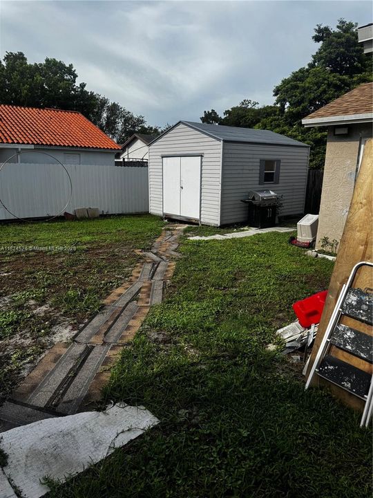 合同活跃: $539,900 (2 贝兹, 2 浴室, 1044 平方英尺)