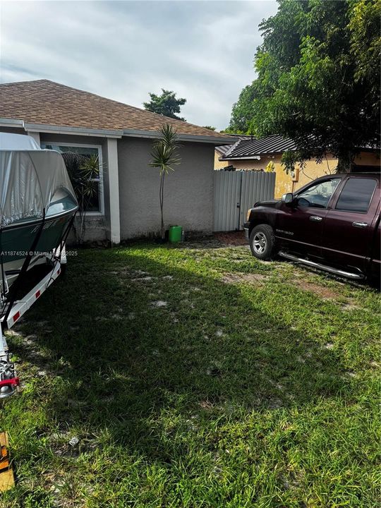 合同活跃: $539,900 (2 贝兹, 2 浴室, 1044 平方英尺)