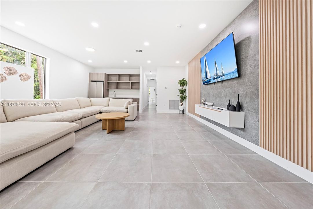 For Sale: $1,600,000 (6 beds, 4 baths, 2836 Square Feet)