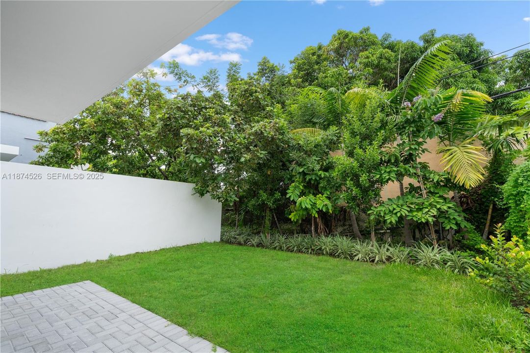 For Sale: $1,600,000 (6 beds, 4 baths, 2836 Square Feet)