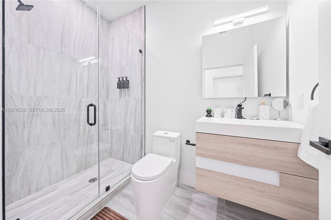 For Sale: $1,600,000 (6 beds, 4 baths, 2836 Square Feet)