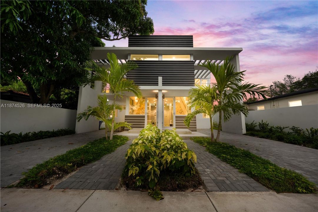 For Sale: $1,600,000 (6 beds, 4 baths, 2836 Square Feet)