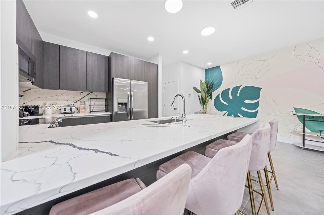For Sale: $1,600,000 (6 beds, 4 baths, 2836 Square Feet)