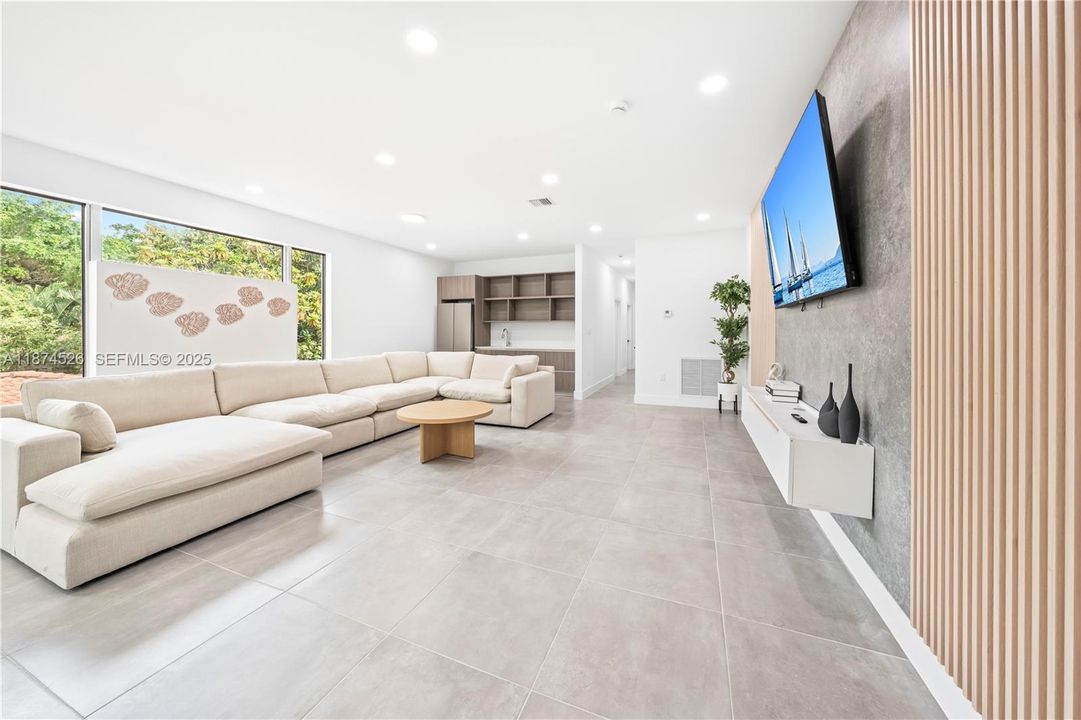 For Sale: $1,600,000 (6 beds, 4 baths, 2836 Square Feet)