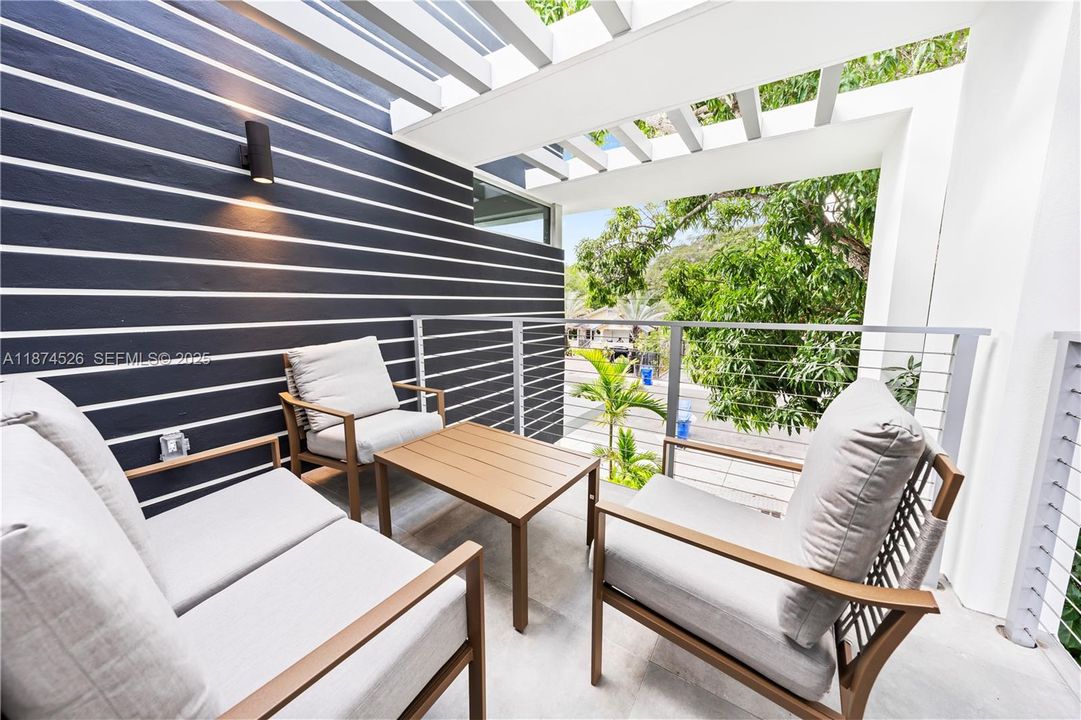 For Sale: $1,600,000 (6 beds, 4 baths, 2836 Square Feet)
