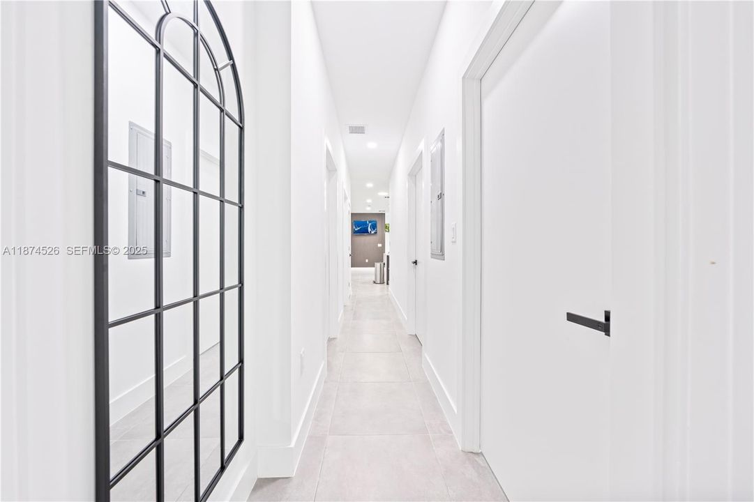 For Sale: $1,600,000 (6 beds, 4 baths, 2836 Square Feet)