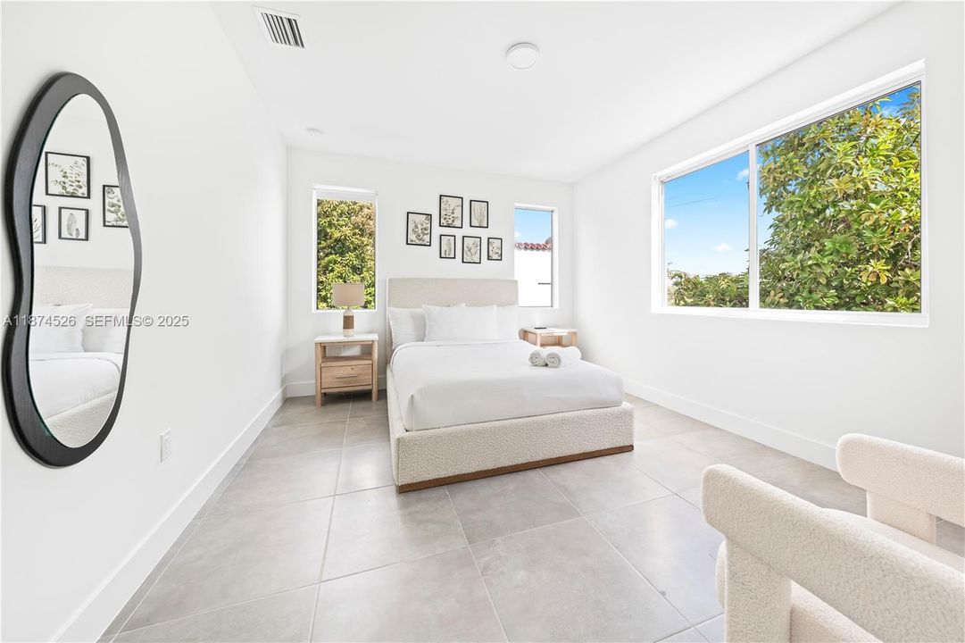 For Sale: $1,600,000 (6 beds, 4 baths, 2836 Square Feet)
