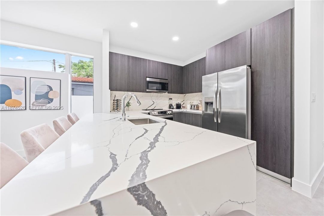 For Sale: $1,600,000 (6 beds, 4 baths, 2836 Square Feet)