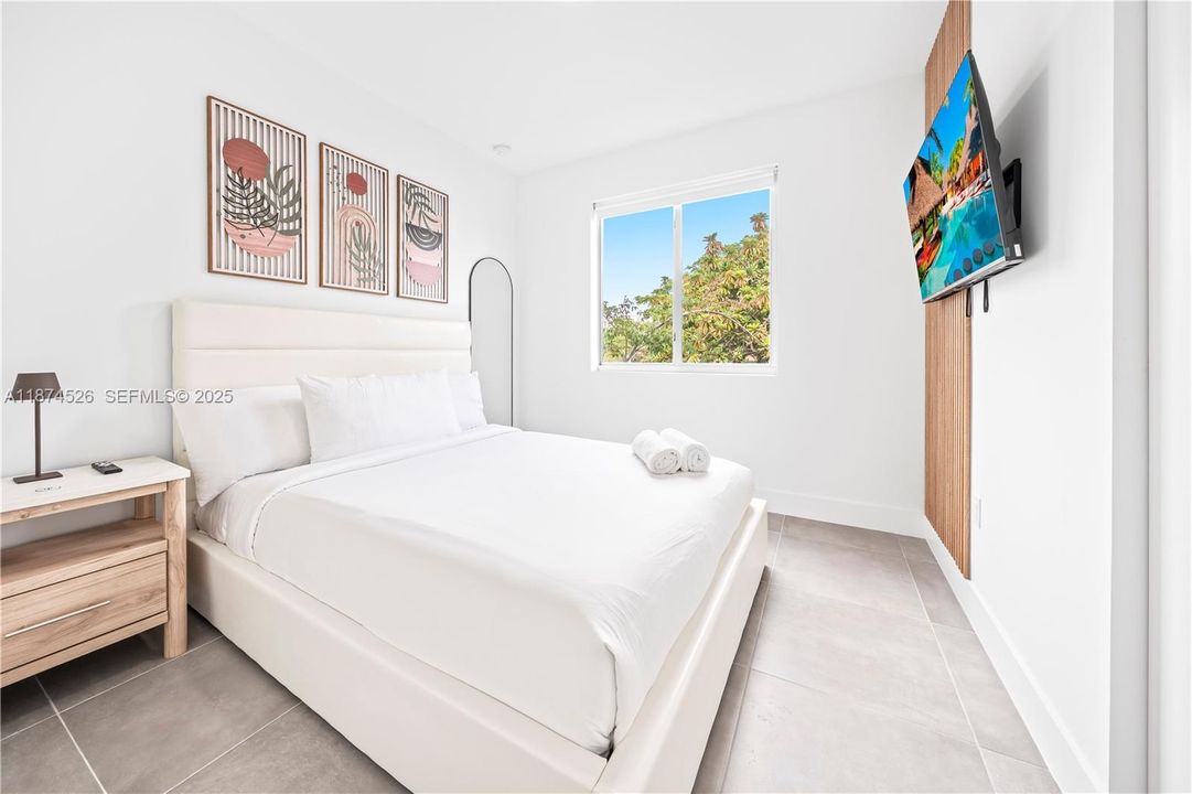 For Sale: $1,600,000 (6 beds, 4 baths, 2836 Square Feet)