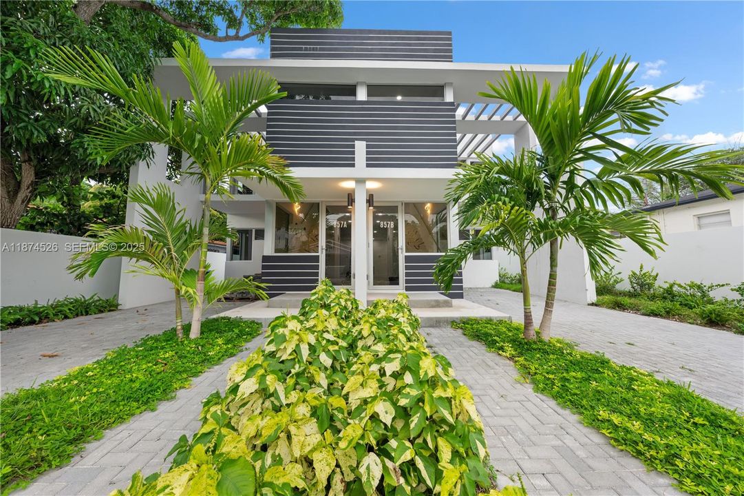 For Sale: $1,600,000 (6 beds, 4 baths, 2836 Square Feet)