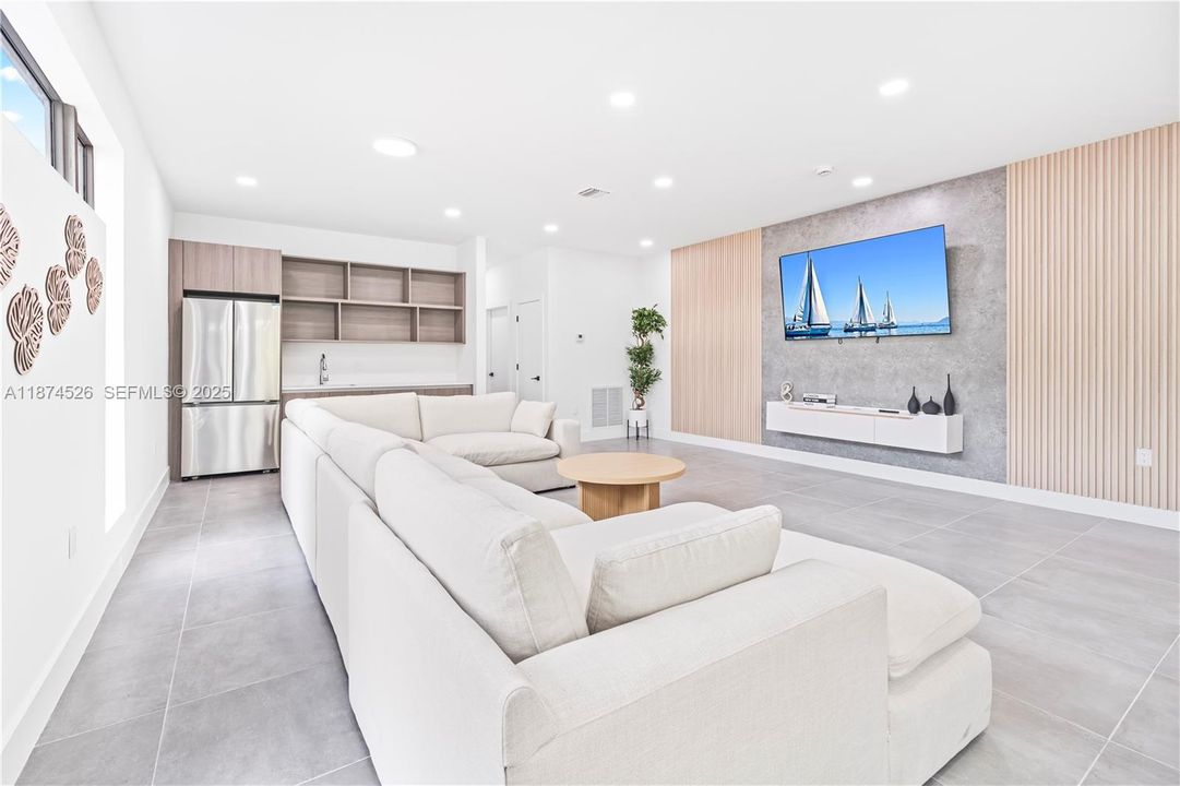 For Sale: $1,600,000 (6 beds, 4 baths, 2836 Square Feet)