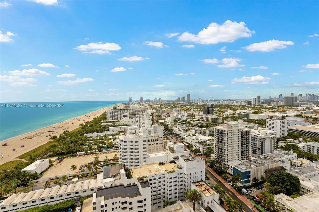 Recently Sold: $2,750,000 (2 beds, 2 baths, 1213 Square Feet)
