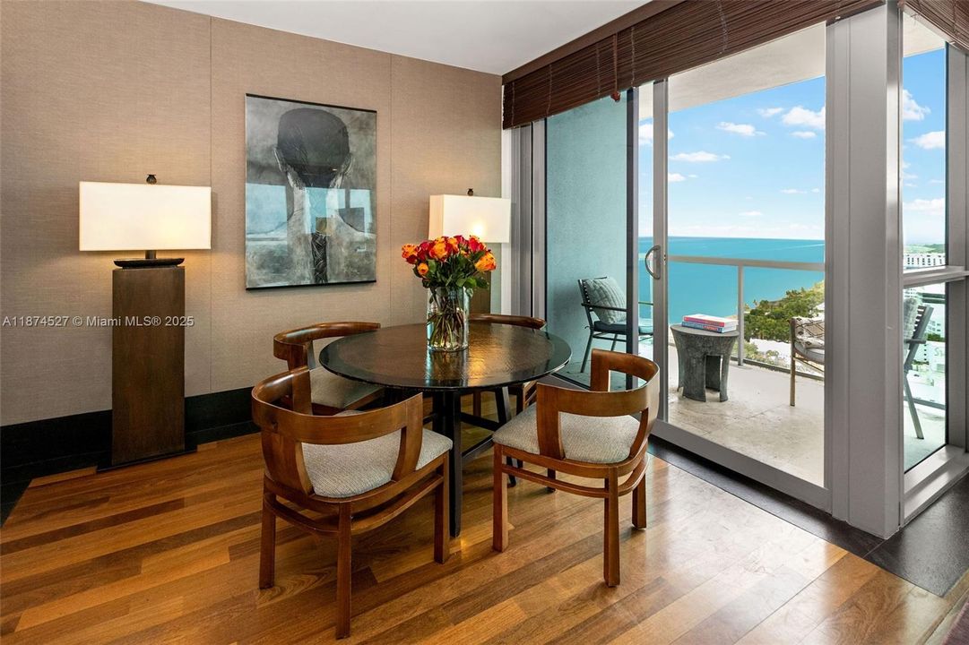 Recently Sold: $2,750,000 (2 beds, 2 baths, 1213 Square Feet)