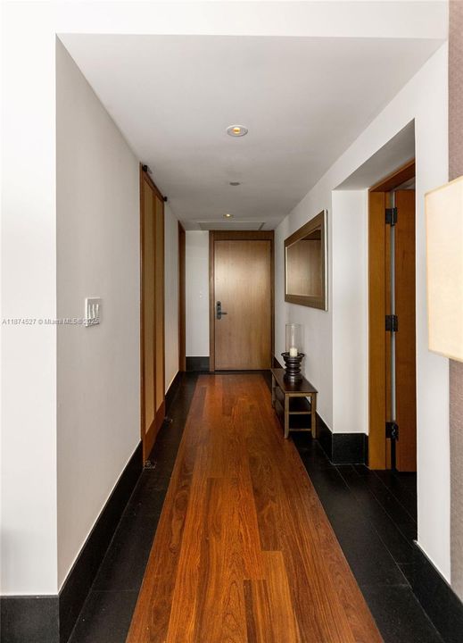 Recently Sold: $2,750,000 (2 beds, 2 baths, 1213 Square Feet)